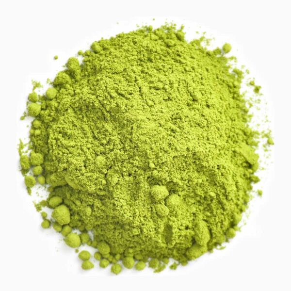 Té Verde Matcha, finamente pulverizado. Suave con sutiles toques de dulzura vegetal y agradables notas herbáceas.